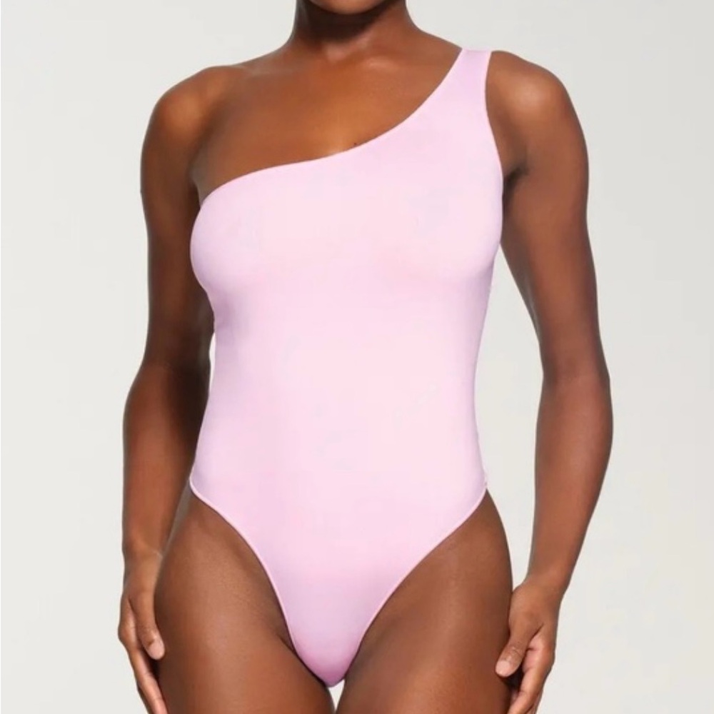 NWT Size L/XL SKIMS ESSENTIAL BODYSUITS ONE SHOULDER IN CHERRY BLOSSOM